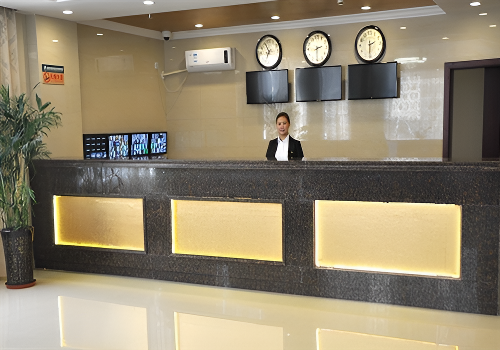 上海_格林豪泰上海市国家会展中心北翟路虹许快捷酒店_前台