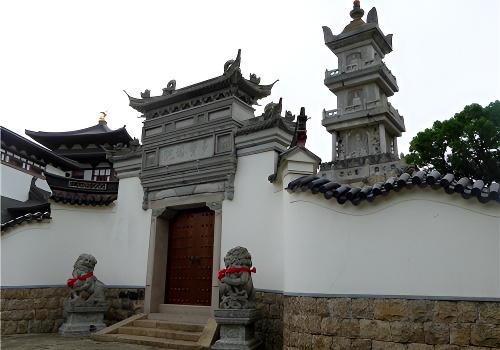 跨海大桥,抵达朱家尖码头地接导游接团后乘船赴:【海天佛国普陀山】